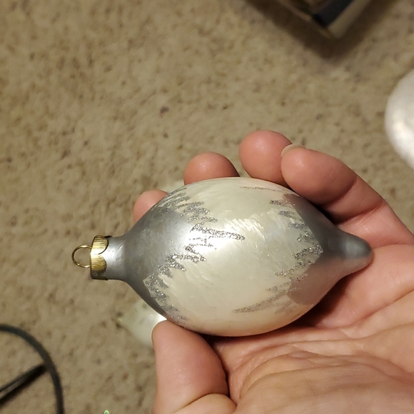 Set of 8 Vintage Mercury Glas White Frosted & Siver Teardrop Ornaments 3.5in - Picture 4 of 4